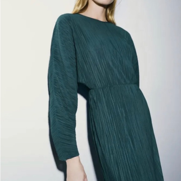 NWOT! ZARA Pleated Plisse Midi Dress - Emerald/Hunter Green, M - Picture 7 of 7